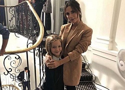 Victoria Beckham bật mí về thói quen điệu đà của Harper: Trước khi ăn trưa đều phải vuốt tóc thật đẹp