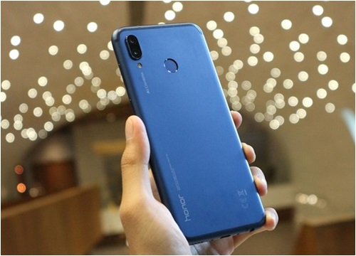 Chênh lệch 1 triệu, chọn Pocophone F1 hay Honor Play cho nhu cầu chơi game?