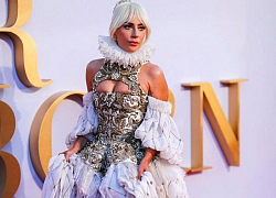 Lady Gaga o ép vòng một với đầm phong cách quý tộc