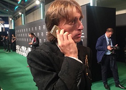 Modric khiến fan thích thú khi vẫn sử dụng iPhone 5S