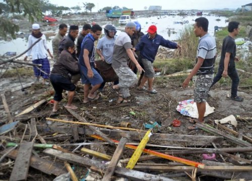 Rút cảnh báo sóng thần trong thảm họa khiến 384 người chết, cơ quan khí tượng Indonesia bị chỉ trích