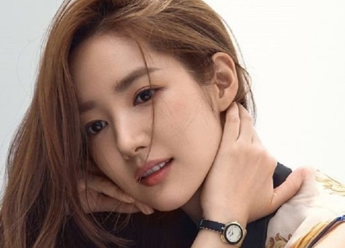 "Thư ký Kim" Park Min Young đẹp thuần khiết khi chụp tạp chí