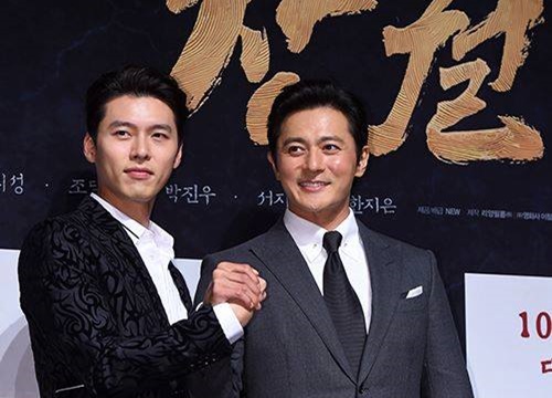 U50 Jang Dong Gun đẹp không kém cạnh khi đứng chung khung hình với U40 Hyun Bin