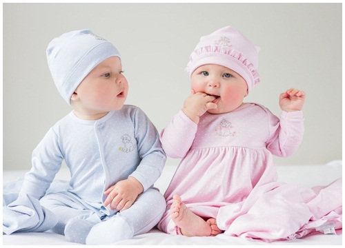 Áo liền quần: chọn mua bộ bodysuit cho trẻ sơ sinh theo từng giai đoạn