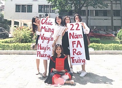 "Có tâm" như bạn thân: Thức cả đêm để vẽ banner "bêu rếu" bạn mình ế 22 năm trong ngày tốt nghiệp