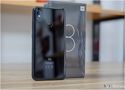 Đánh giá Xiaomi Mi 8: bị chính "anh em trong nhà" kìm kẹp