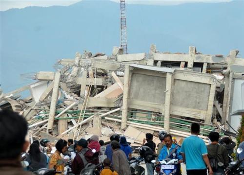 Động đất, sóng thần tại Indonesia: 10 sinh viên Việt Nam đến Jakarta an toàn