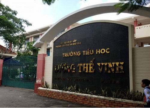 Thầy giáo ở Sài Gòn tát, đá học sinh