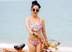 Thúy Nga U50 vẫn diện bikini gợi cảm đi tắm biển