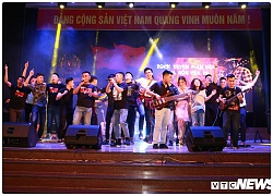 Ảnh: Học viên An ninh &#8216;cháy&#8217; hết mình trong đêm Guitar show chào tân sinh viên D50