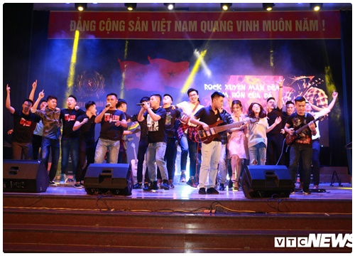 Ảnh: Học viên An ninh 'cháy' hết mình trong đêm Guitar show chào tân sinh viên D50