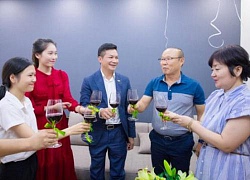 HLV Park Hang Seo và vợ chuyển về nhà mới