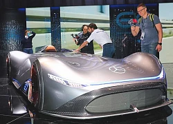 &#8216;Mũi tên bạc&#8217; Mercedes Vision EQ đẹp mãn nhãn tại Paris Motor Show 2018