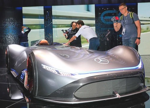 'Mũi tên bạc' Mercedes Vision EQ đẹp mãn nhãn tại Paris Motor Show 2018