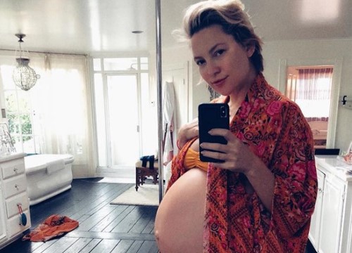 "Mỹ nhân vạn người mê" Kate Hudson sinh con thứ ba ở tuổi 39