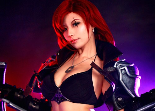 Ngắm cosplay "ác kiếm" Katarina của Tasha Spiral Cats