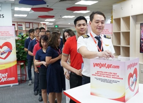 Vietjet mang hàng cứu trợ nạn nhân chịu thảm họa sóng thần ở Indonesia