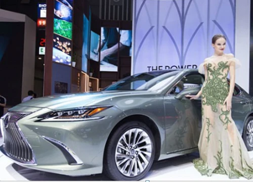 Chi tiết Lexus ES300 2019 vừa ra mắt tại Việt Nam