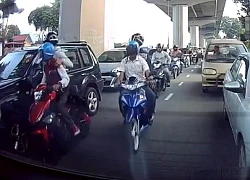 CLIP: 2 thanh niên đang đi đường táo tợn phá cửa kính ô tô, cướp túi xách