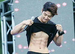 Mỹ nam Pentagon khiến fan "mất máu" khi khoe cơ thể 6 múi "cực phẩm" trên show thực tế