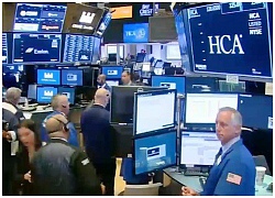 Dow Jones tăng vọt hơn 400 điểm