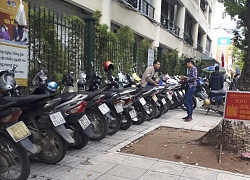 "Hét giá" gửi xe trước BV Mắt Trung ương