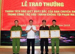 Khen thưởng chuyên án đấu súng với trùm ma túy trong rừng sâu