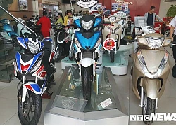 Tăng mạnh vào cuối năm, SH mode chênh 12 triệu đồng