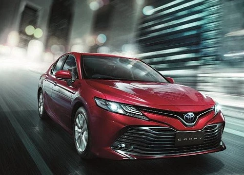 Toyota Camry thế hệ mới trình làng, giá từ hơn 1 tỉ đồng