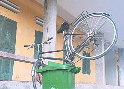 Trò nghịch dại gây chia rẽ nhất trường chính là khiến bạn học méo mặt cả ngày tìm xe đạp như 'truy tìm kho báu'