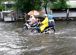 Cà Mau: Đường biến thành "sông" sau cơn mưa như trút nước