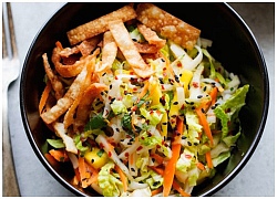 Cách làm salad gà xoài giòn nhẹ bụng mà vẫn đủ chất cho ngày cuối tuần