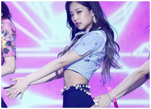 Chiêm ngưỡng đường cong ngất ngây của Jennie (Black Pink) qua 20 khoảnh khắc hoàn hảo trên sân khấu