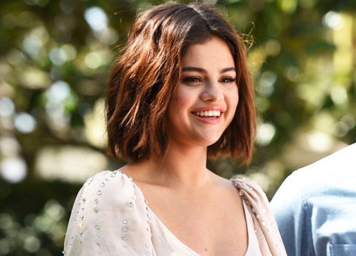 Cố mạnh mẽ nhưng Selena Gomez vẫn không giấu nổi sự đau lòng Justin Bieber lấy vợ