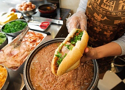 Cuộc 'săn' những hàng bánh mì ngon nhất Việt Nam của khách Tây