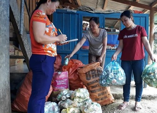 Gom phế liệu, lập sổ tiết kiệm giúp hội viên nghèo