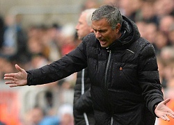 HLV Mourinho: 'Đừng chỉ biết đổ hết lỗi lên đầu tôi'