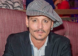 Lâu rồi mới xuất hiện nhưng "cướp biển" Johnny Depp điển trai ngày nào giờ là ông lão tiều tuỵ sau khi bị vợ cũ tố cáo bạo hành