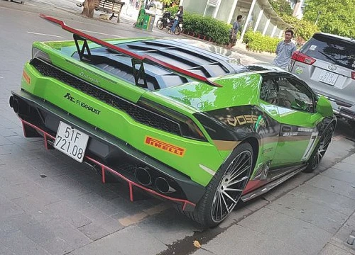 Sài Gòn: Lamborghini Huracan độ RevoZport thêm hầm hố với lớp decal phong cách GT3 EVO