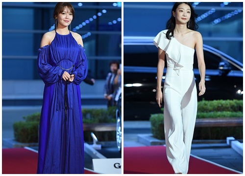 Thảm đỏ Buil Film Awards 2018: Sooyoung (SNSD) khoe chân dài miên man, Kim Hee Ae khiến truyền thông choáng ngợp vì nhan sắc không tuổi