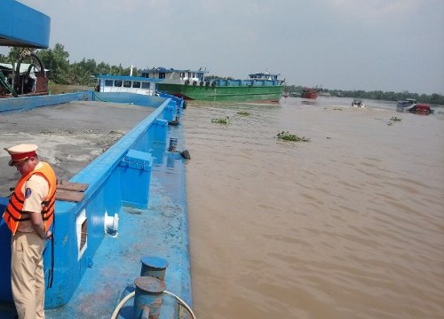 TP.HCM: Bắt quả tang nhiều phương tiện vươn vòi "bạch tuộc" hút cát chui