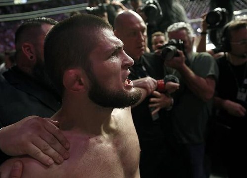 Vì sao hai bên hỗn chiến sau trận UFC kinh điển giữa Khabib và McGregor?