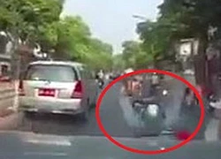 CLIP: Phản ứng tài tình của &#8216;ninja&#8217; sau khi bị ô tô đâm