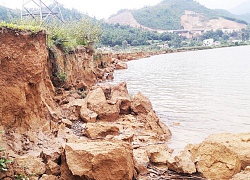 Lo sông 'nuốt' mất làng