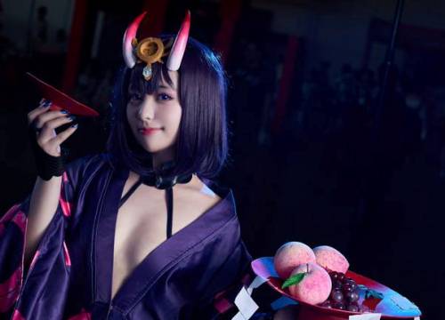 Nóng mắt với màn cosplay Shuten Douji cực kỳ khiêu gợi trong Fate/Grand Order