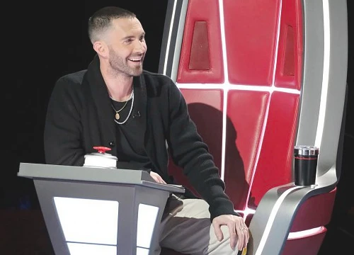 The Voice US: Adam Levine mang cả cô vợ siêu mẫu ra để chiêu dụ thí sinh