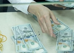 Tỷ giá ngày 9.10: Ngân hàng tăng giá bán kịch trần, USD chợ đen "thất thủ"