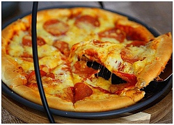 Chủ Nhật làm pizza xúc xích đảm bảo bé nào cũng thích mê!