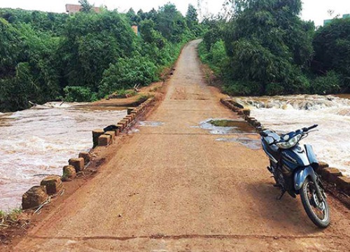 Gia Lai: Một phụ nữ bị nước cuốn trôi tử vong tại cầu suối Đục