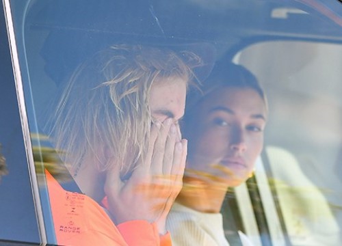 Justin Bieber bật khóc cạnh Hailey Baldwin vì tin Selena Gomez nhập viện điều trị tâm thần?